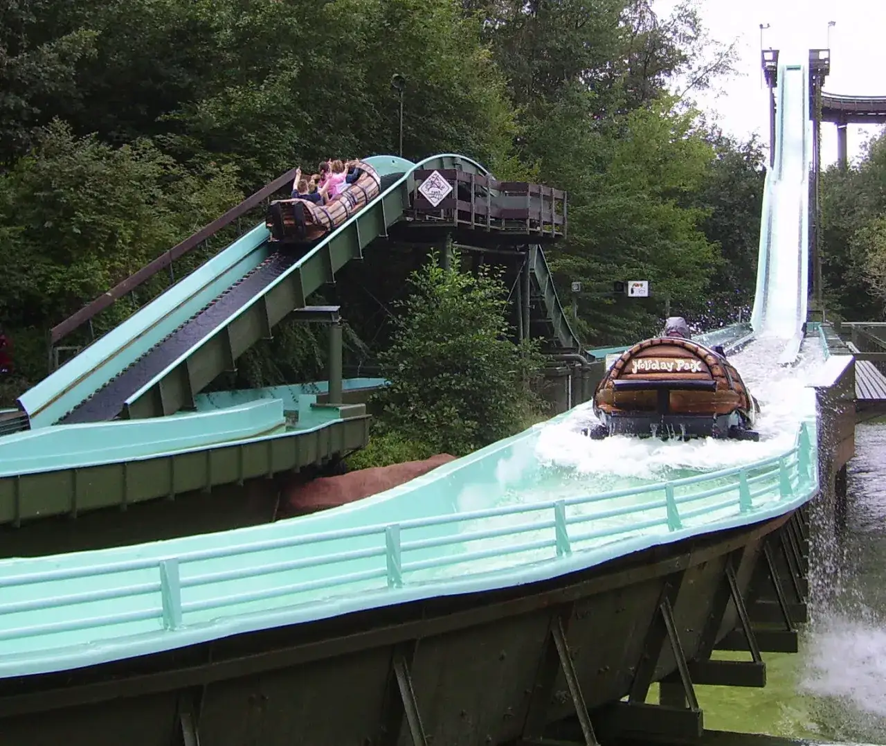 Holiday Park: Ehemalige Attraktionen Superwirbel, Teufelsfässer