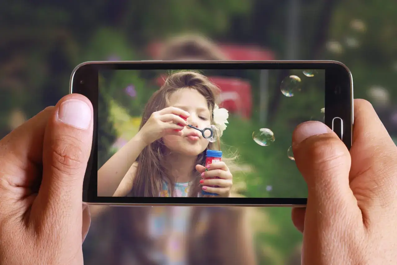 Rozmyte tło telefonem: Bokeh jak z lustrzanki? Poradnik krok po kroku