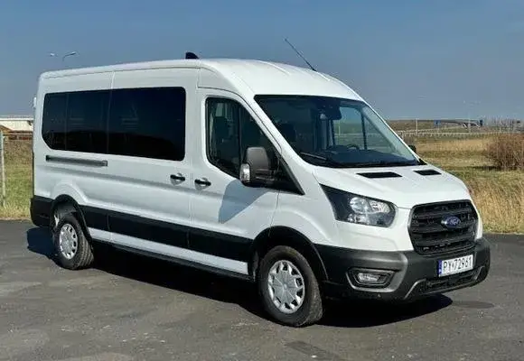 Jakie prawo jazdy potrzebne na bus na 12 osób? Sprawdź wymagania