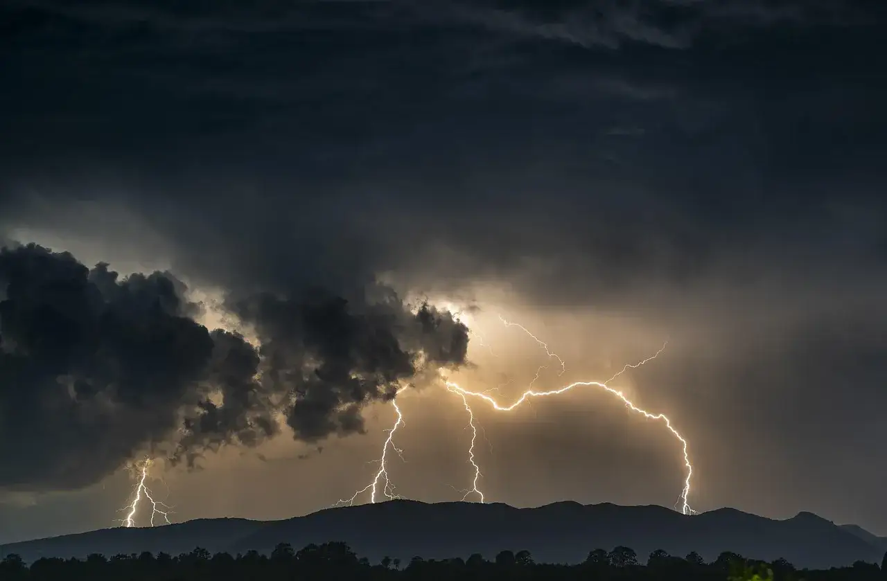 Kiedy wynaleziono elektryczność? Niezwykła historia odkrycia energii