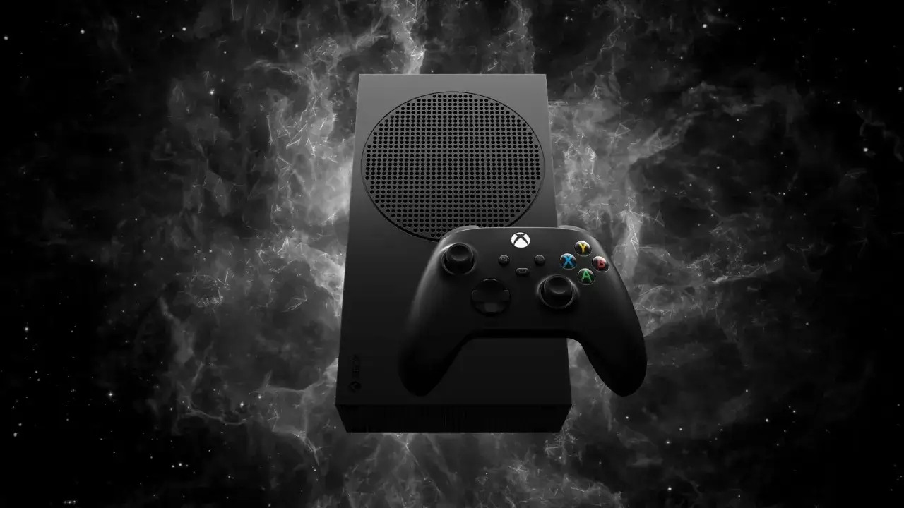 Czarny Xbox Series S i kontroler na tle kosmicznej mgławicy.