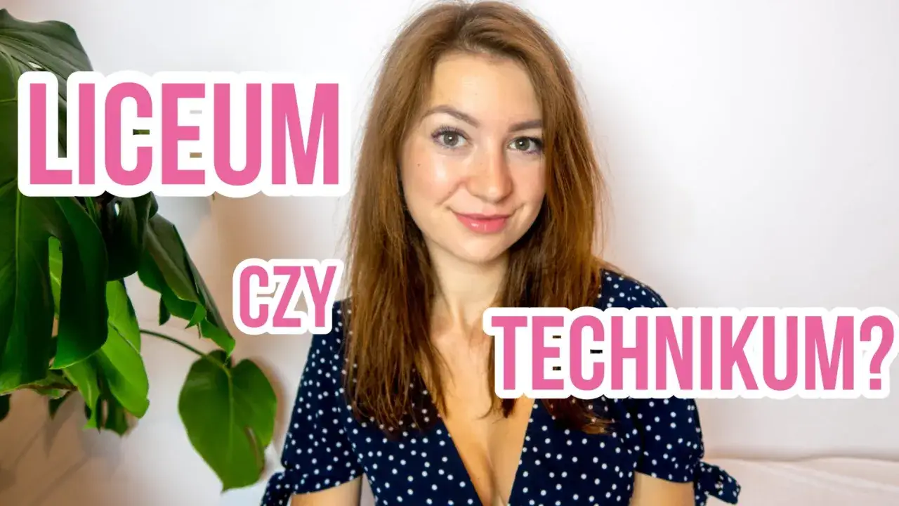 Młoda kobieta z napisem "LICEUM CZY TECHNIKUM?". Dowiadujemy się, ile lat chodzi się do liceum.