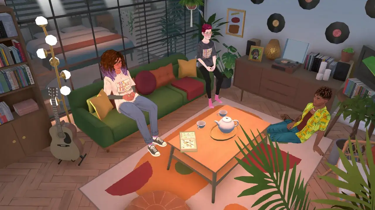 Trzech przyjaciół relaksuje się w przytulnym salonie, jak w grze The Sims 2. Na kanapie siedzą dwie osoby, trzecia leży na dywanie.