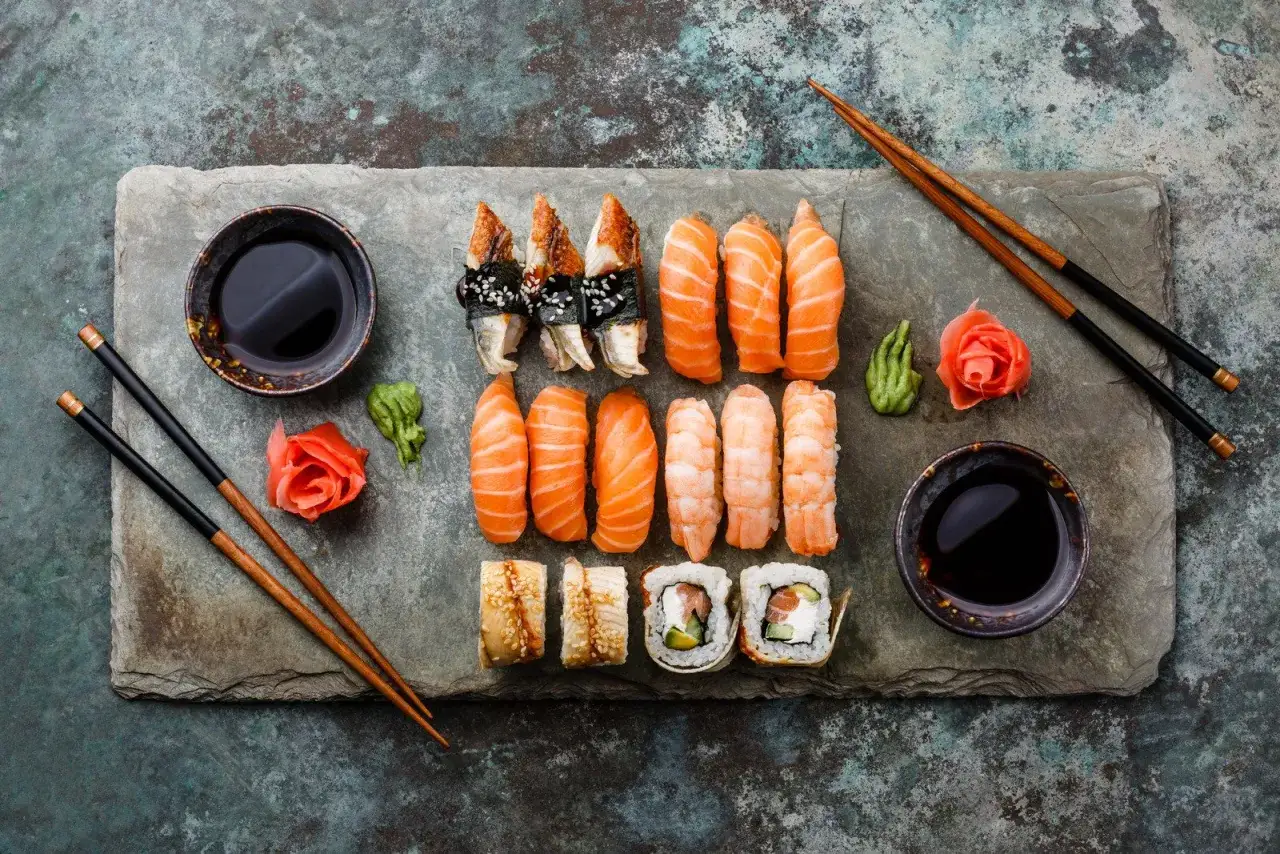 Jak używać sosu sojowego? Umami, rodzaje i zaskakujące triki