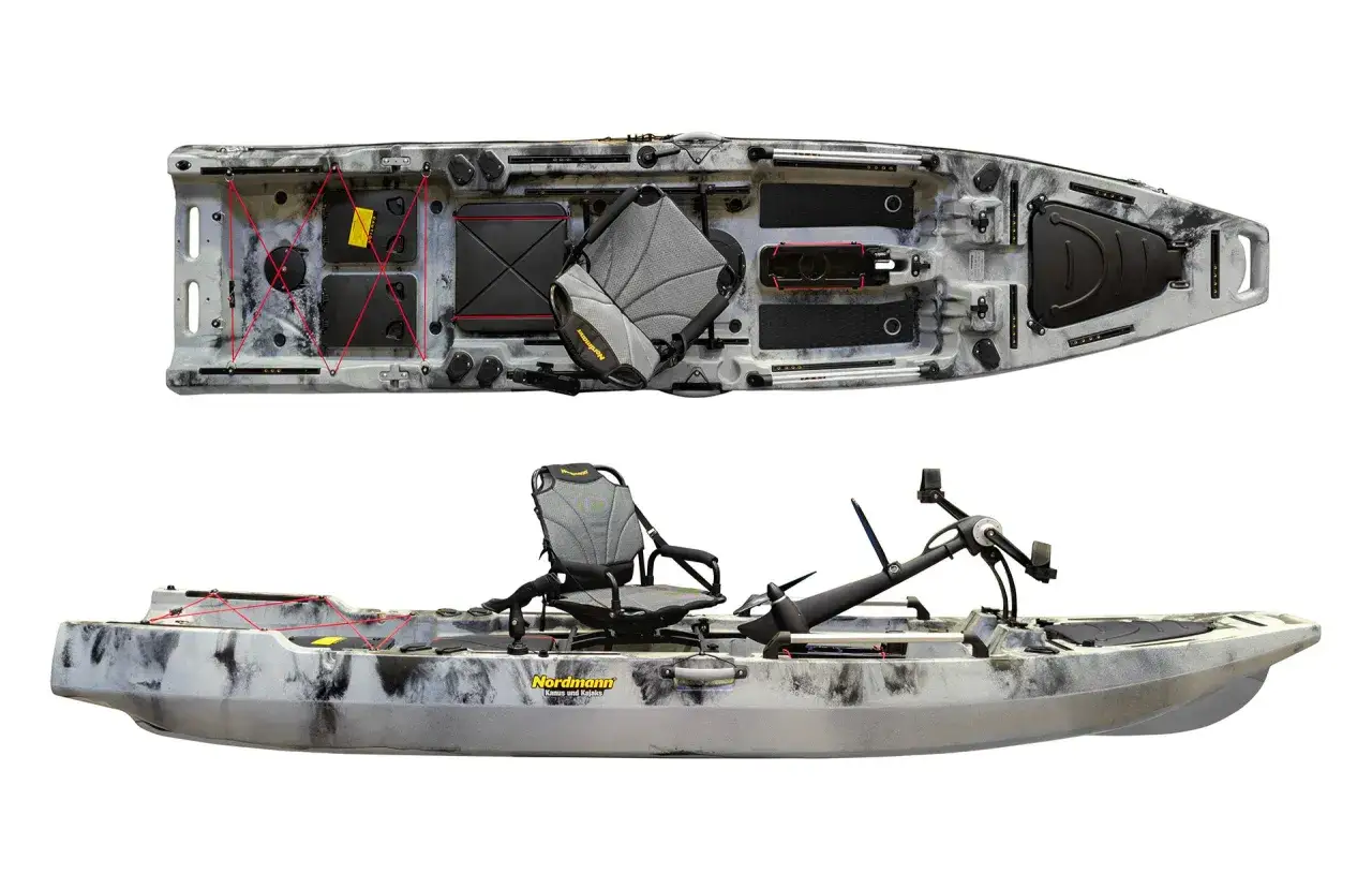 Ein Orca Boot, bereit für Abenteuer. Dieses Kajak mit Pedalantrieb und bequemer Sitzgelegenheit ist ideal für Angler und Entdecker.