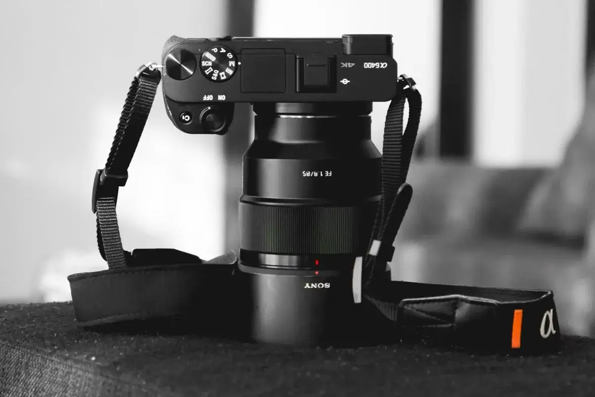 Najlepsze obiektywy do Sony A6400 bez przepłacania i rozczarowań