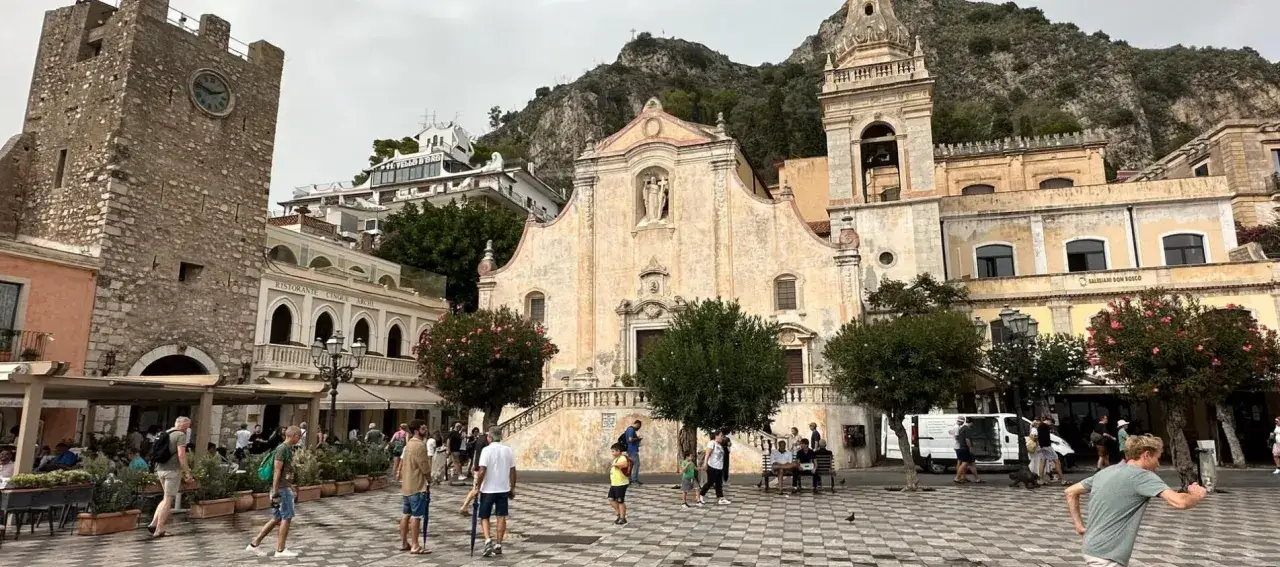 Taormina: Gdzie zjeść jak Sycylijczyk? Uniknij turystycznych pułapek