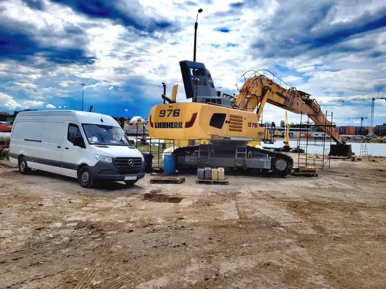 Olej hydrauliczny Liebherr: Jak uniknąć awarii za 30 000 zł?