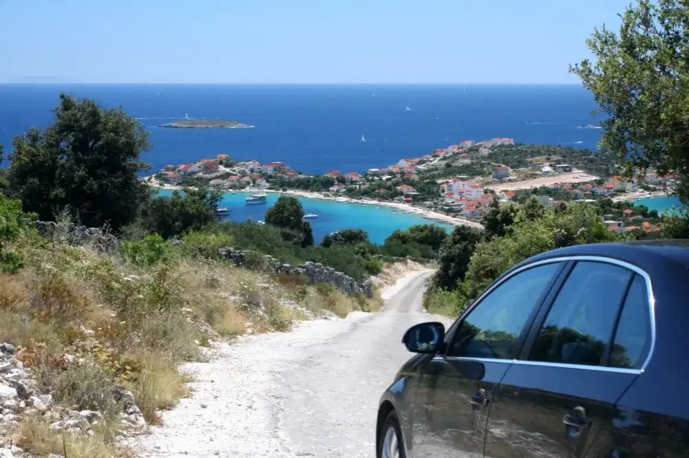 Ile jedzie autokar do Chorwacji? Czas podróży z Polski bez zaskoczeń