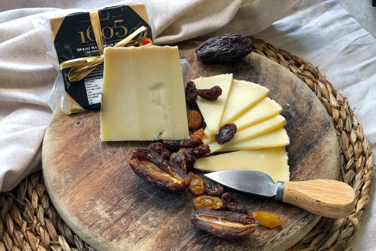 Ser Manchego: Jak rozpoznać oryginał i wybrać idealny smak?