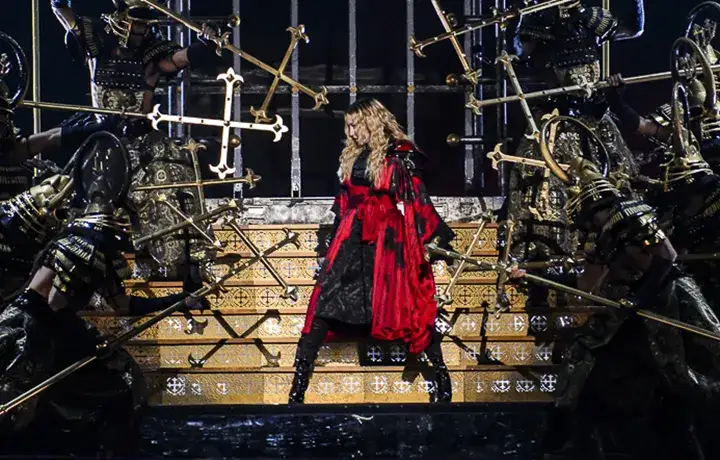 Madonna wykonuje Rebel Rebel: wzruszający hołd dla Bowiego
