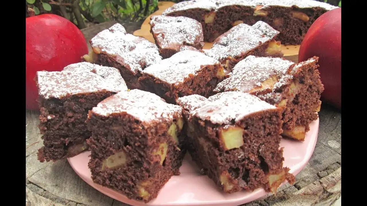 Przepis na ciasto z jabłkami Kwestia Smaku - wilgotne i pyszne!