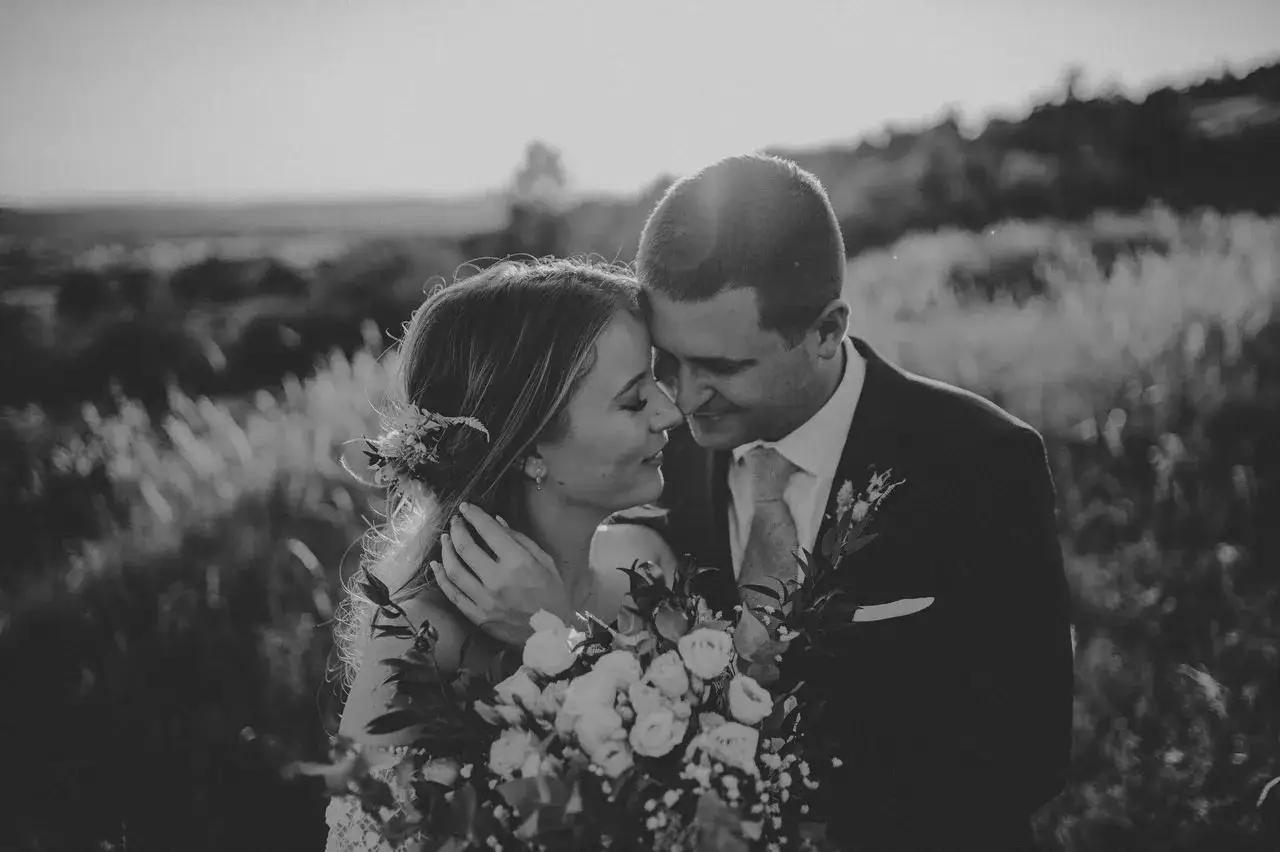 Jak wybrać fotografa ślubnego? Poradnik, by uniknąć błędów!