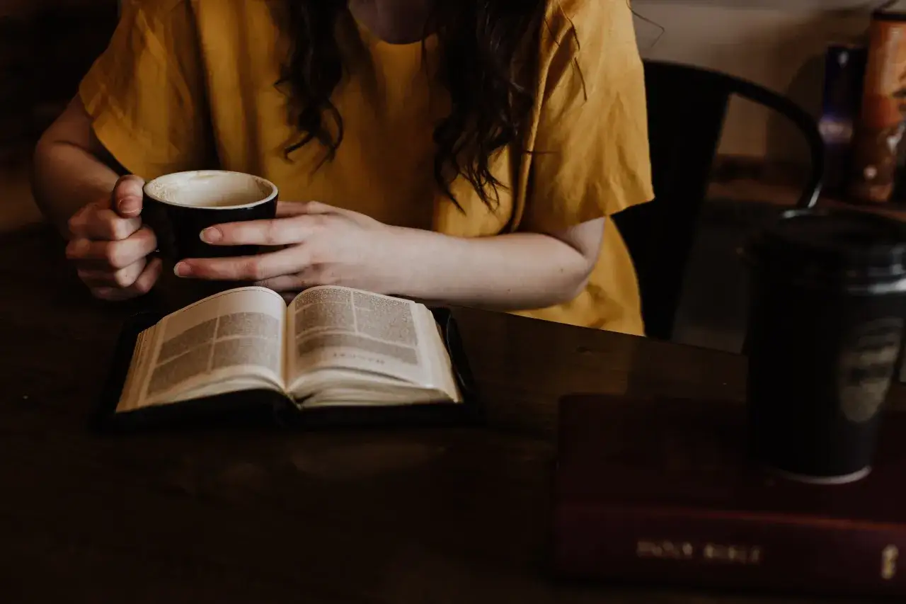 O czym można napisać książkę? 10 inspirujących tematów, które zachwycą