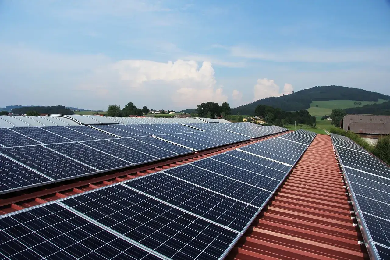 Fotowoltaika: ile czasu na odbiór energii? Poznaj proces