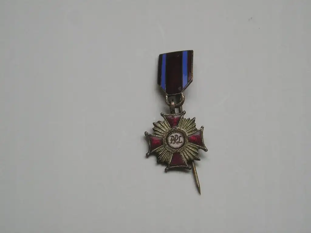 Krzyż Zasługi PRL: Poznaj historię tego odznaczenia już w 5 faktach