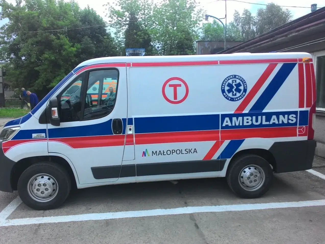 NFZ: Dojazdy na leczenie zwrot kosztów czy transport sanitarny?