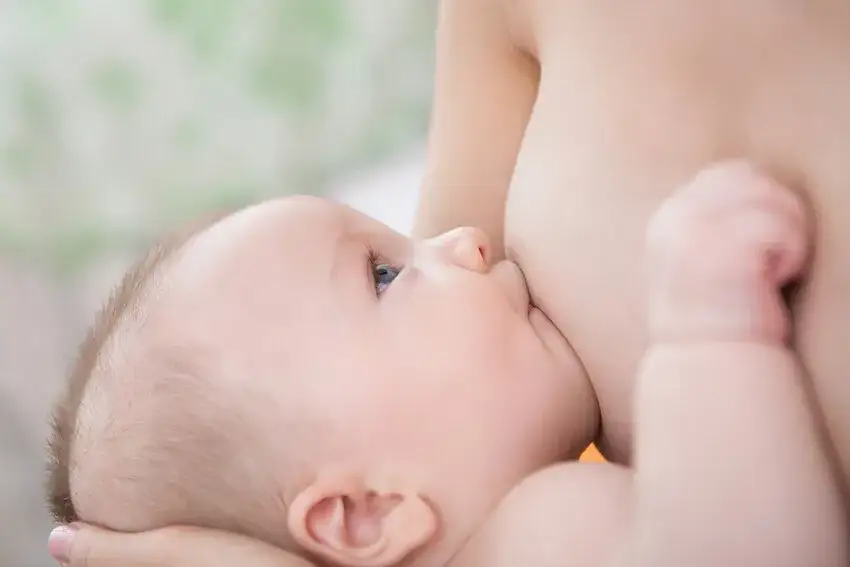 Kiedy dziecko odstawia pierś? Kluczowe czynniki i porady dla rodziców