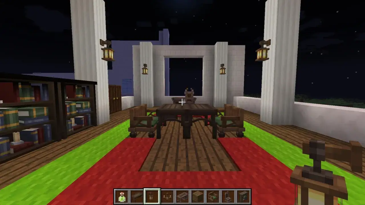 Wnętrze z biblioteczką i stołem, gdzie realistyczne mody do Minecraft dodają detali.