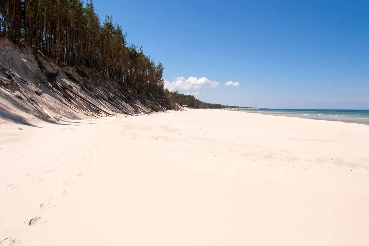 Łeba plaża wschodnia czy zachodnia – która lepsza dla Ciebie?