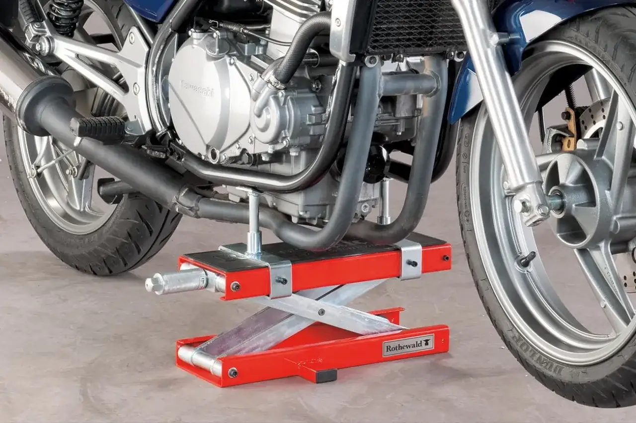 Jak zrobić podnośnik motocyklowy? Bezpiecznie i tanio!