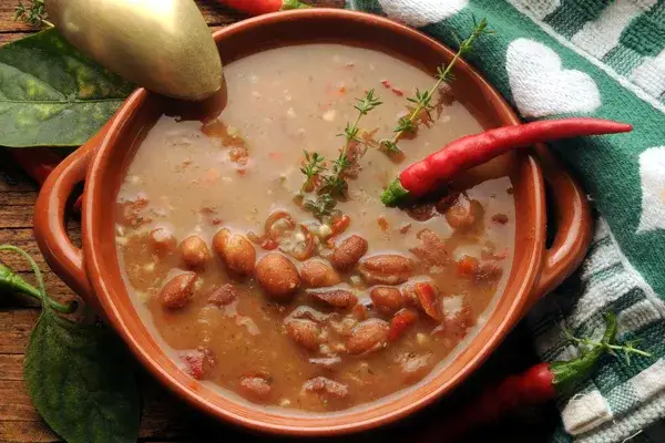 Jakie przyprawy do fasolowej nadadzą jej wyjątkowy smak i aromat