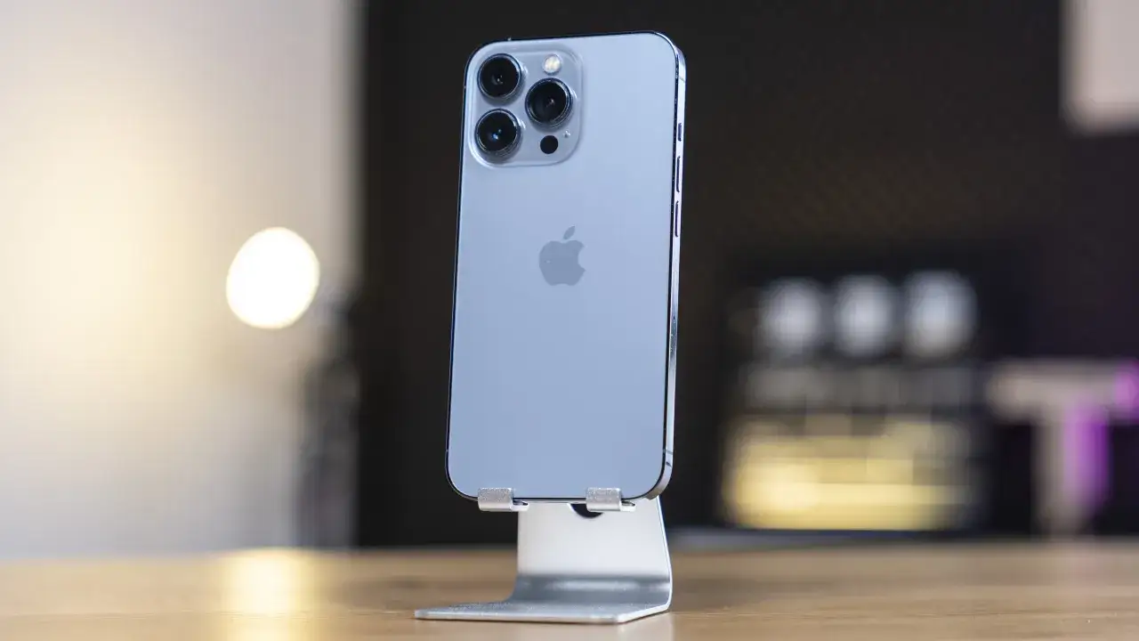 iPhone 13 Pro: 6.1 cala ekranu czy to kompromis doskonały?