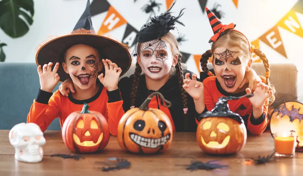 Jakie straszne oblicza stworzyć na Halloween? 8 pomysłów dzieci