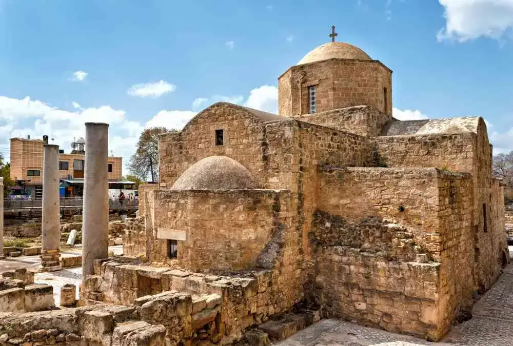 Pafos: miasto na Cyprze, gdzie nauczał św. Paweł i jego historia