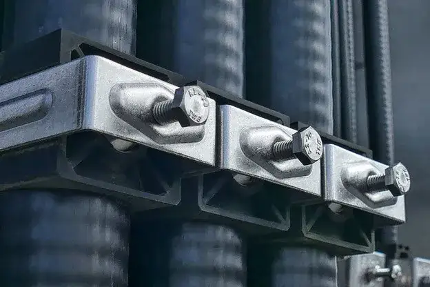Jak działa kotwa rozporowa? Zrozum mechanizm i zastosowanie w budownictwie