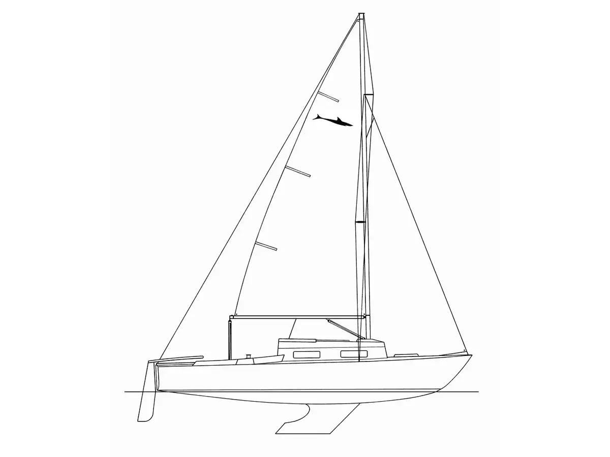 Segelboot mit einem kleinen Hai 24, der über dem Wasser schwimmt.