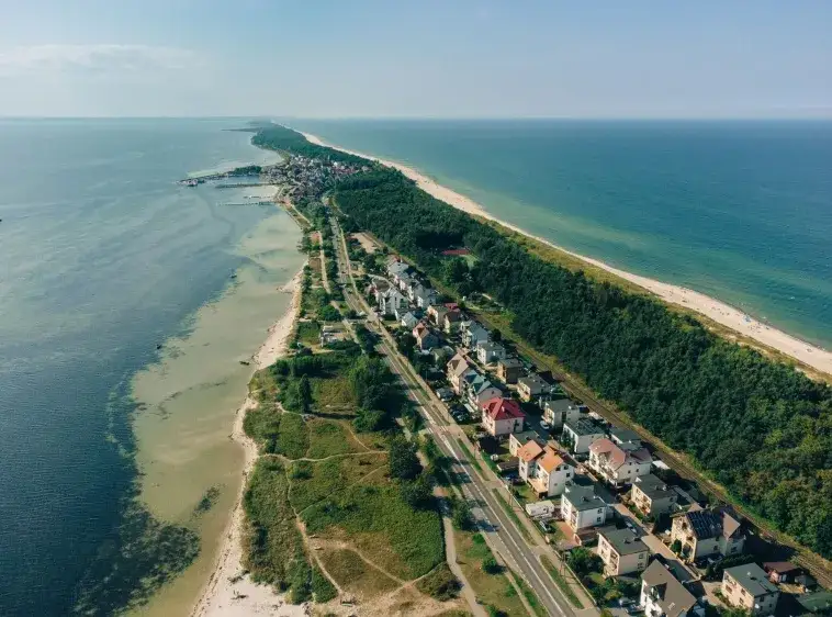 Ile kilometrów dzieli Jastarnię od Helu? To odległość między perełkami