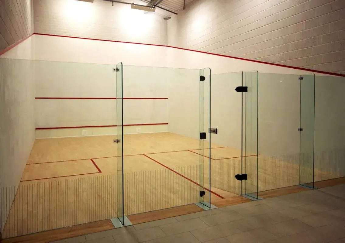 U Przewoźnika squash – dostępne korty, rezerwacje i dodatkowe usługi