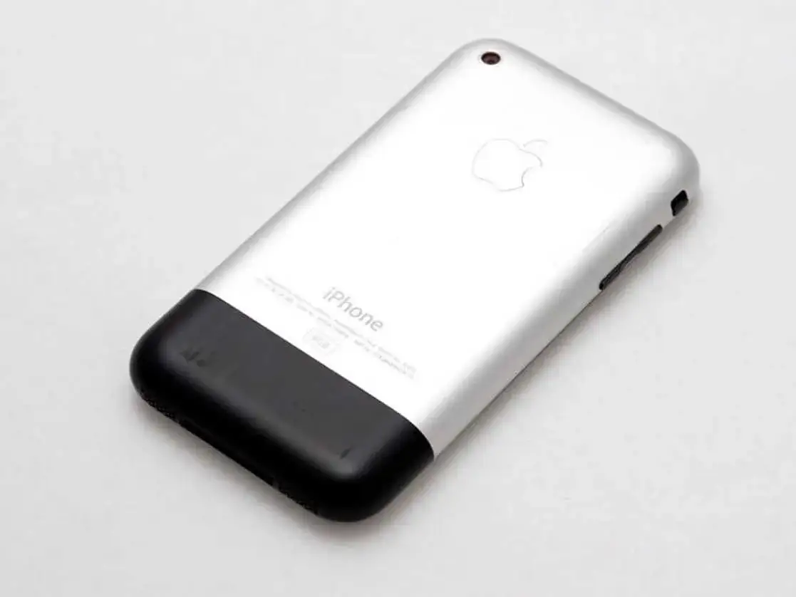 Jaki był pierwszy iPhone i dlaczego zmienił świat smartfonów?