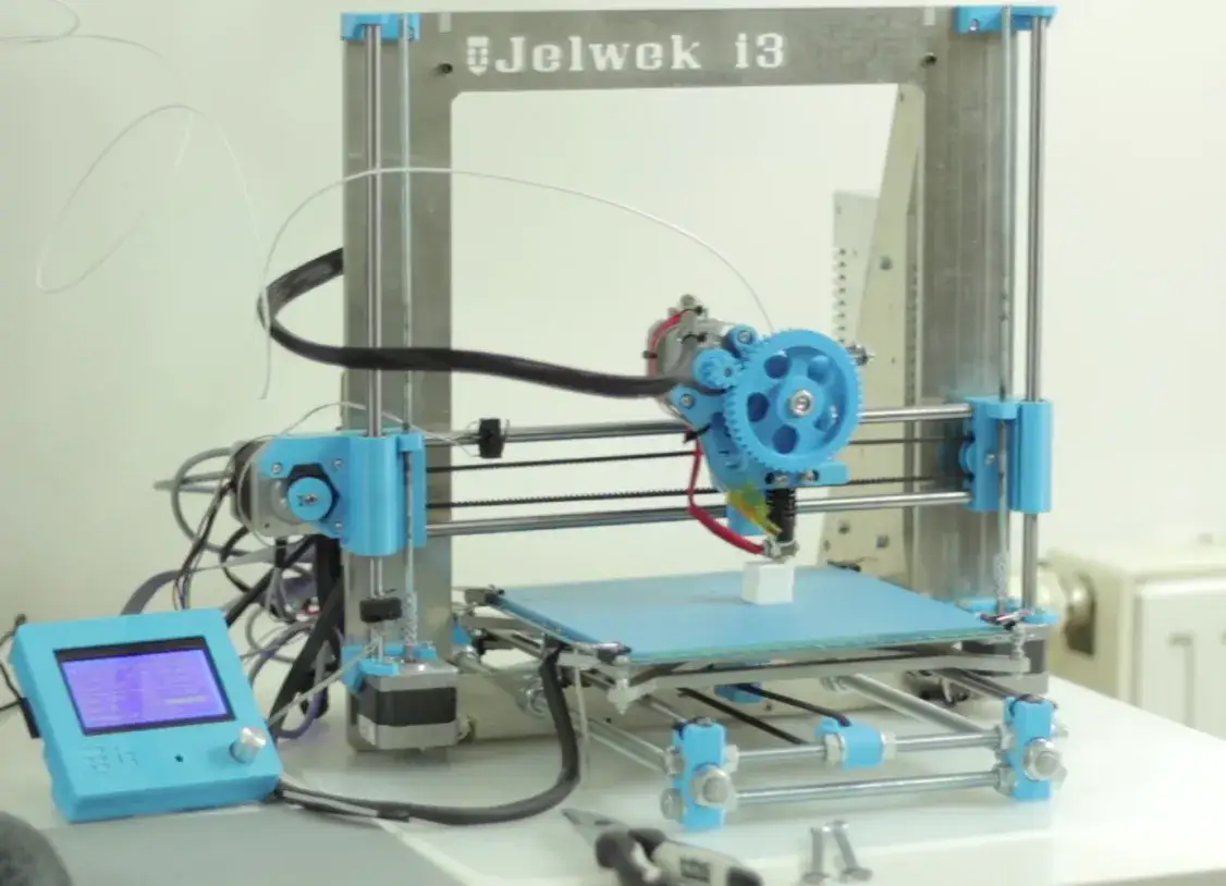 Jak zbudować drukarkę 3D DIY: kompletny poradnik dla majsterkowiczów