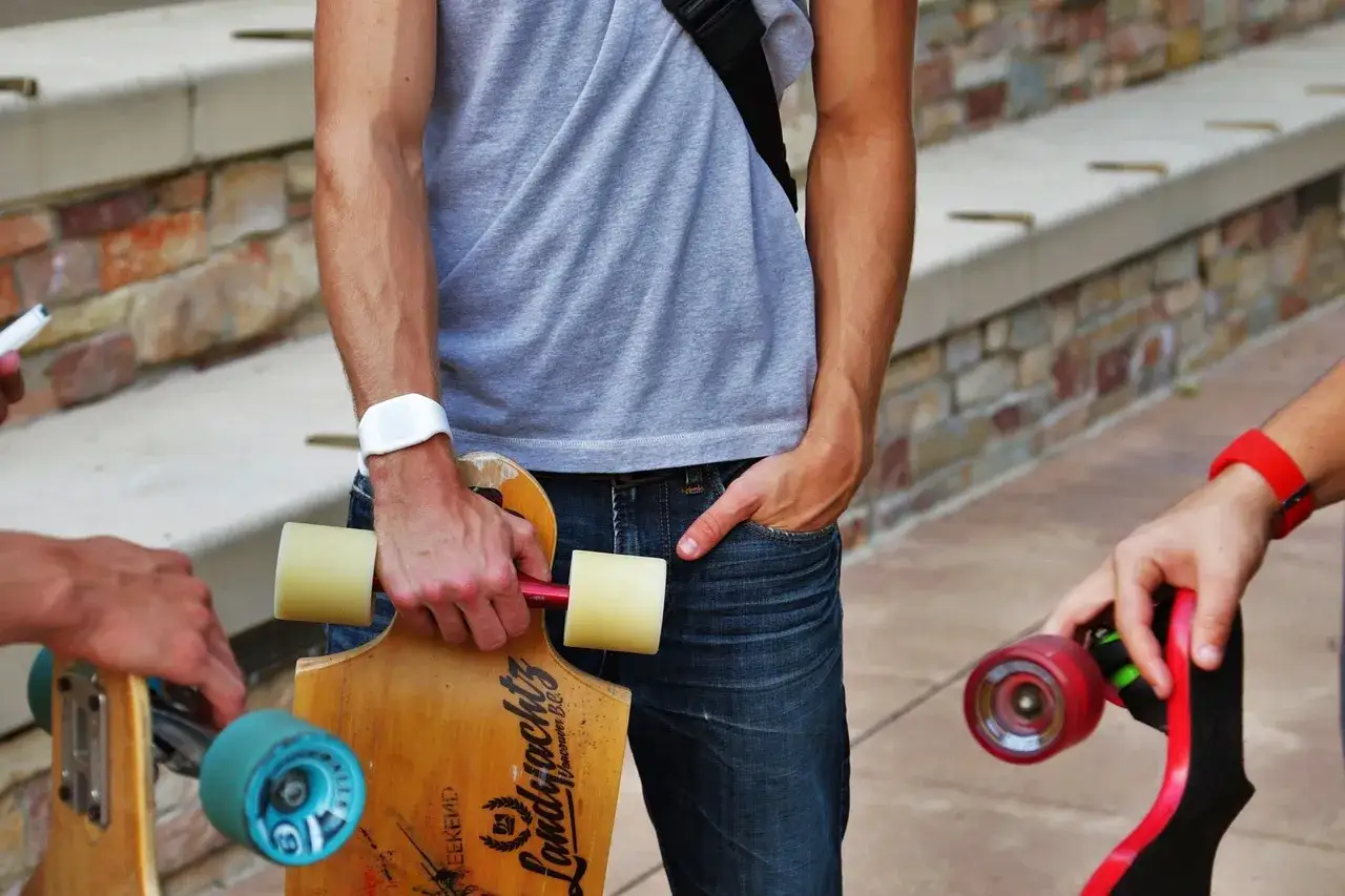 Ile kosztuje longboard? Poznaj ceny i co wpływa na ich wysokość