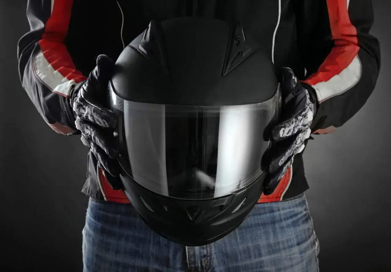 Jak prawidłowo mierzyć kask motocyklowy i uniknąć złego dopasowania