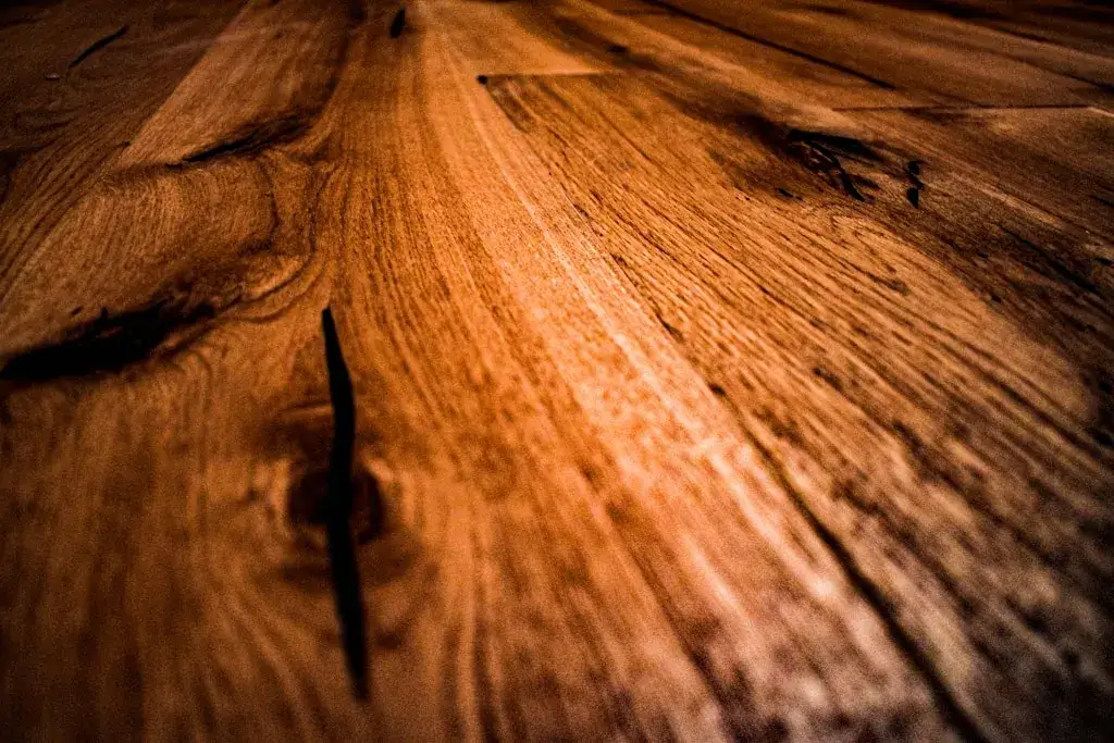 Parkiet dębowy – jak zmienia się z wiekiem?