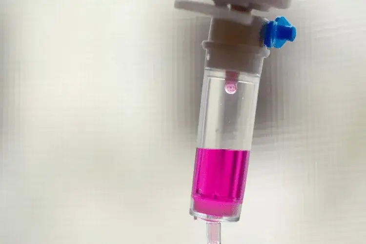 Jak podawana jest chemia? Poznaj metody i skutki leczenia chemią