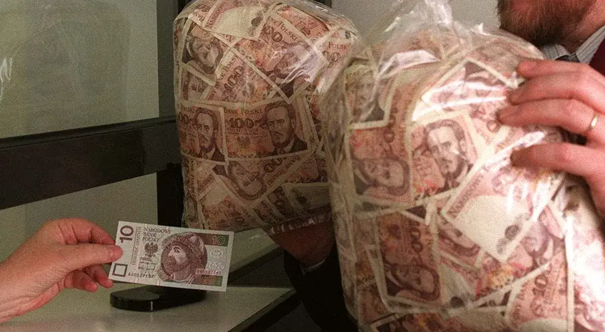 W którym roku była zmiana pieniędzy i jak wpłynęła na Polskę?