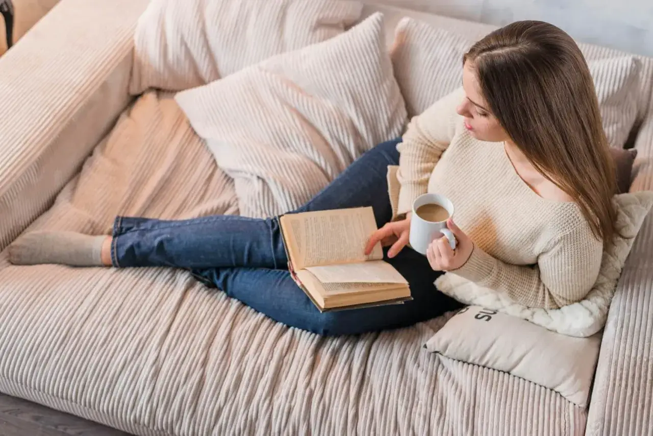 Literatura kobieca: odkryj emocje i najważniejsze tematy w książkach