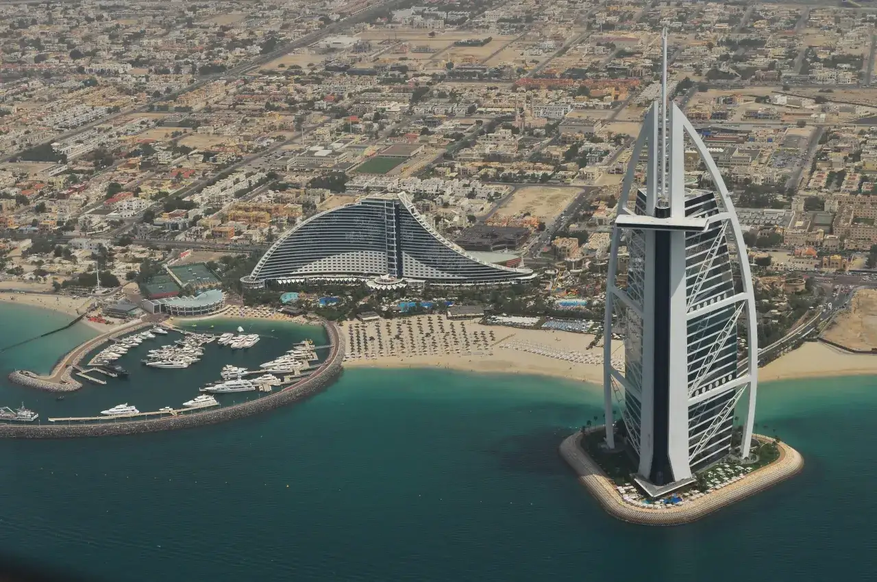 Zaskakujące ciekawostki o Dubaju, które zmienią Twoje spojrzenie na miasto