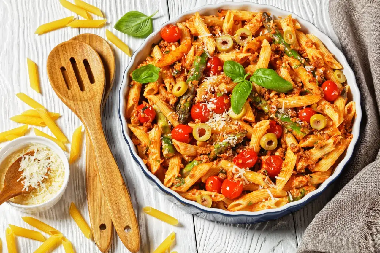 Pyszna zapiekanka z makaronem penne, która zachwyci Twoich bliskich