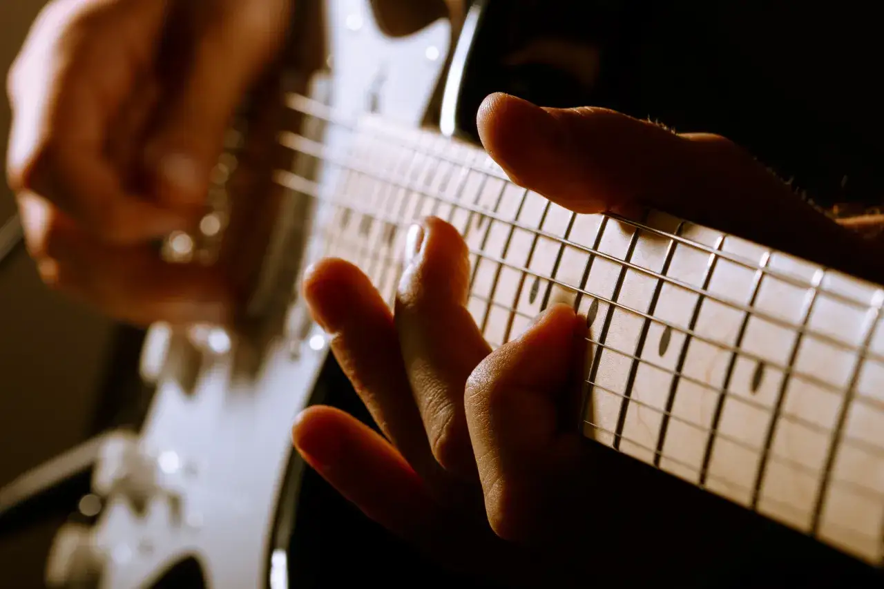 Polowanie na Świętego Graala: Jak znaleźć i zweryfikować używanego Gibsona Les Paul / SG?