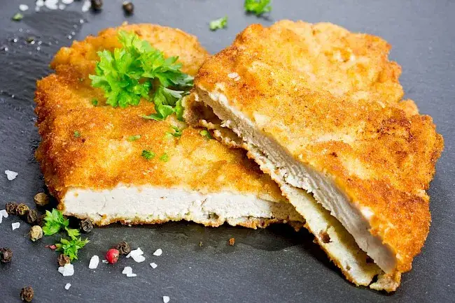 Ile kalorii ma kotlet drobiowy i jak wpływa na Twoją dietę?