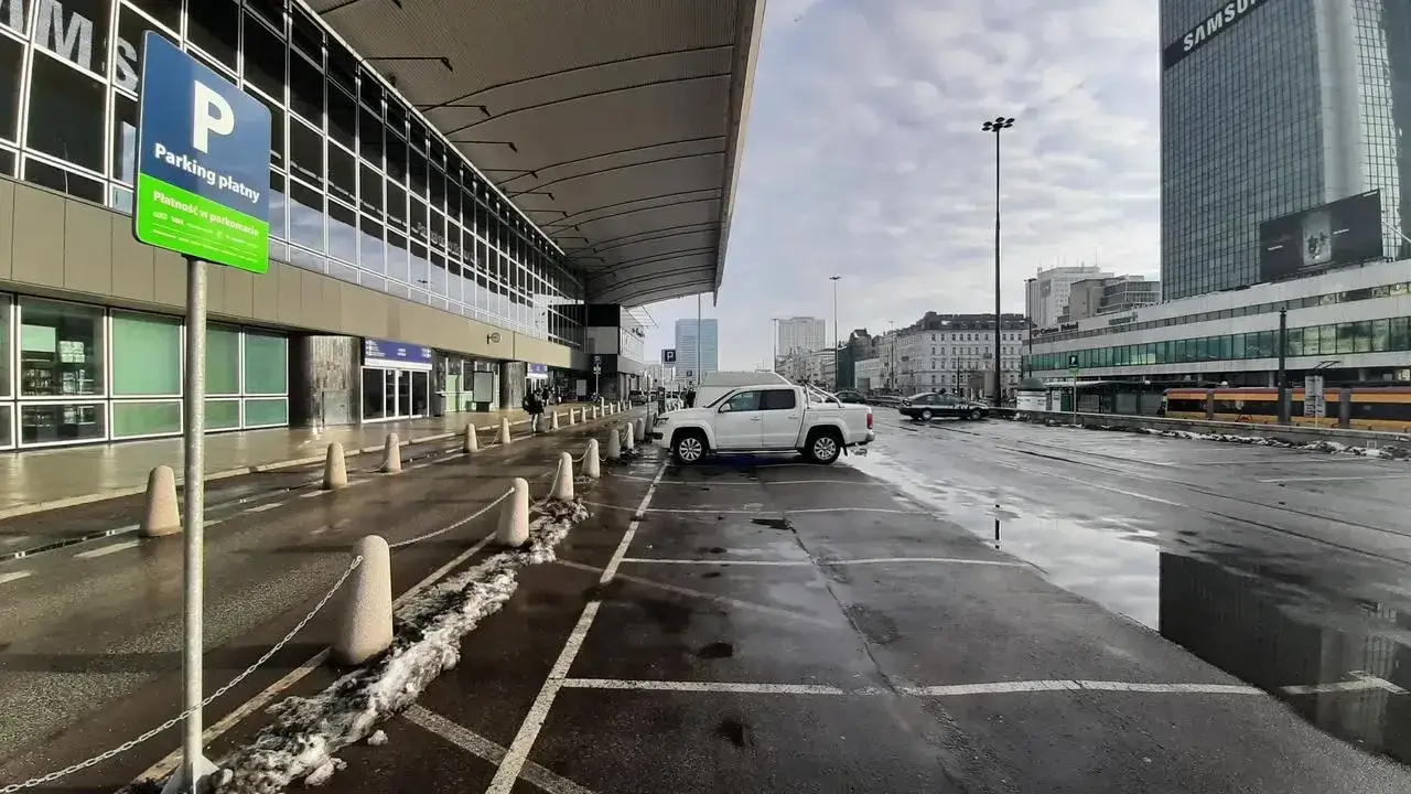 Jak wjechać na parking przy Dworcu Centralnym bez problemów