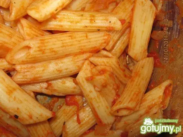 Penne w sosie serowo śmietanowym – łatwy przepis na pyszne danie