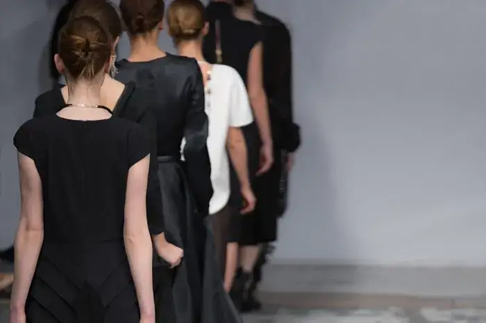 Bezpieczna droga małego modela: co musisz wiedzieć przed startem w modelingu