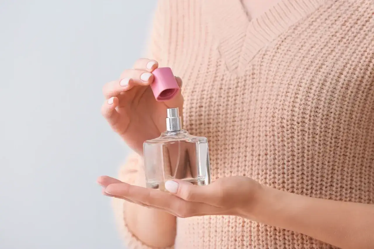 Perfumy to inwestycja: Jak przechowywać, by zapach trwał latami?