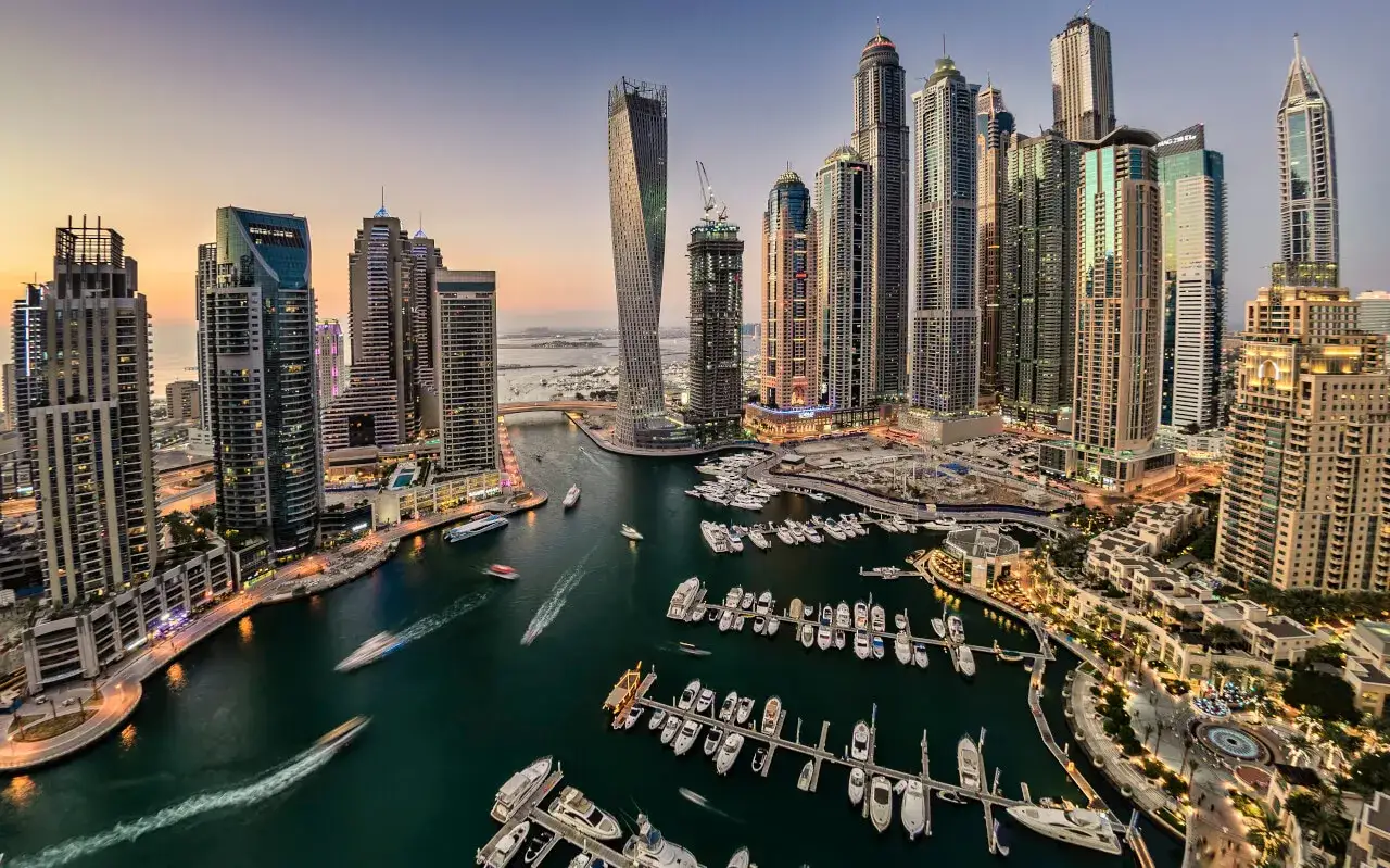 Ile trwa lot do Emiratów Arabskich? Sprawdź, co musisz wiedzieć